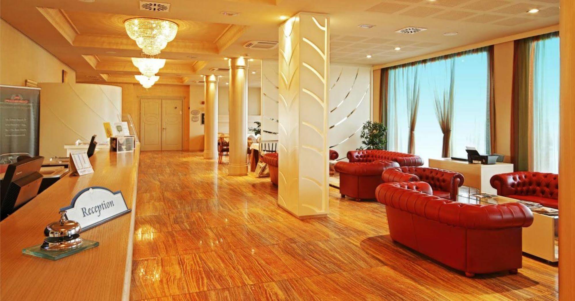 Grand Hotel Forlì Buitenkant foto