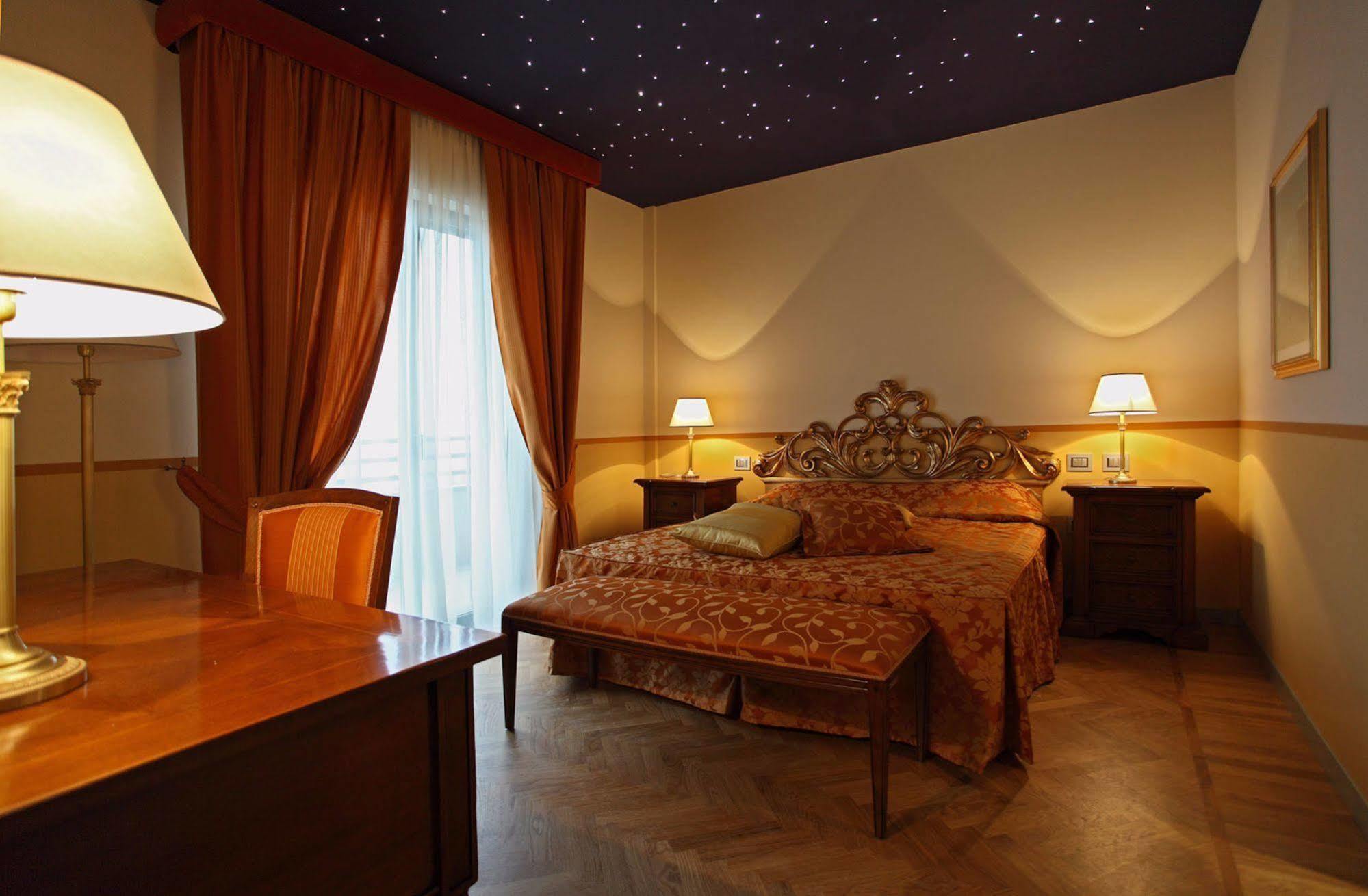 Grand Hotel Forlì Buitenkant foto