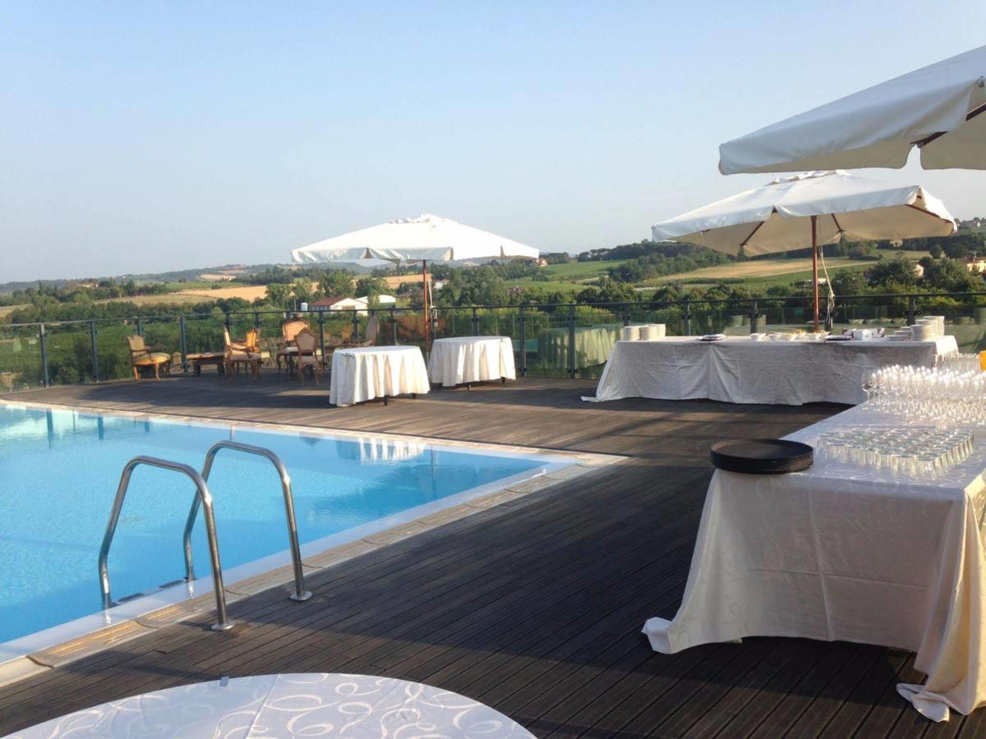 Grand Hotel Forlì Buitenkant foto