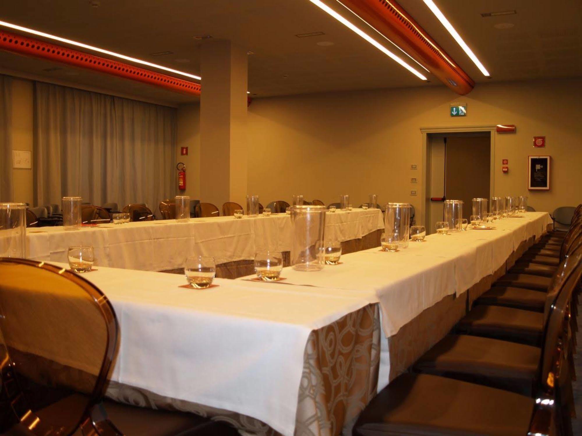 Grand Hotel Forlì Buitenkant foto