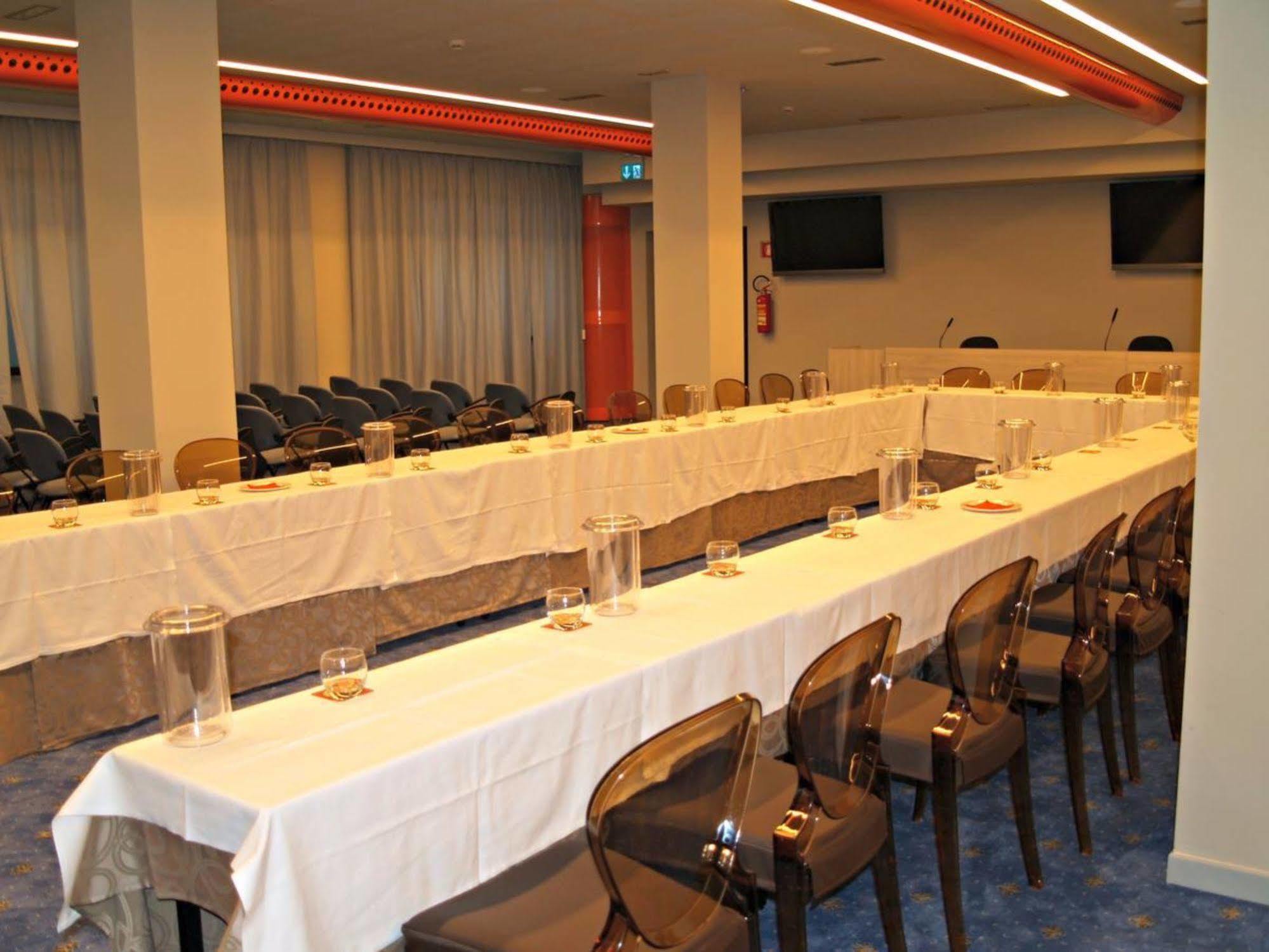 Grand Hotel Forlì Buitenkant foto