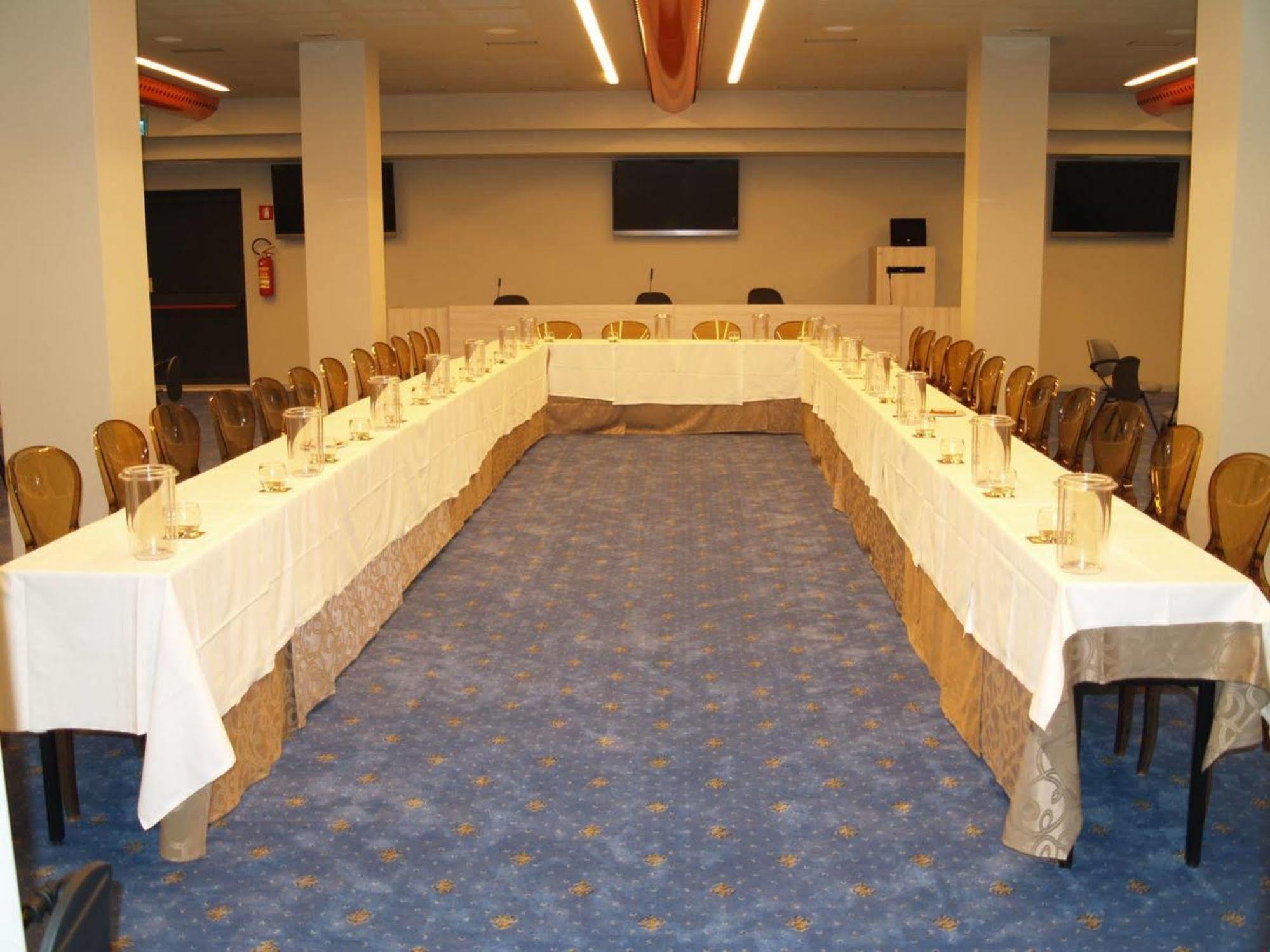 Grand Hotel Forlì Buitenkant foto