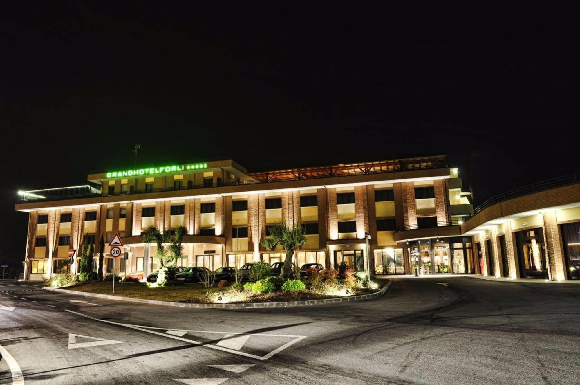 Grand Hotel Forlì Buitenkant foto
